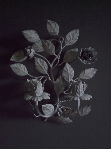 applique rose patinée blanche