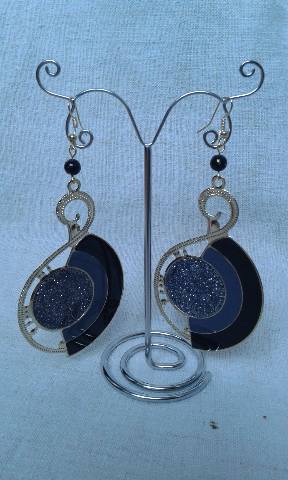 boucles d'oreilles noires brillantes