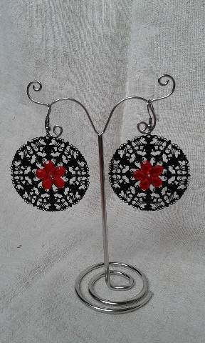 boucles d'oreilles noires à fleur rouge