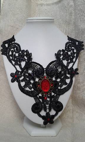 collier baroque noire et rouge