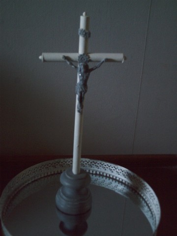 crucifix patiné blanc