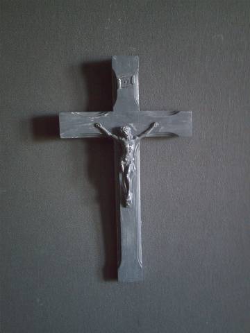petit crucifix patiné gris gustavien